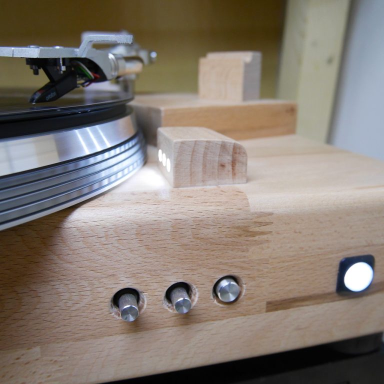 Read more about the article Turntable