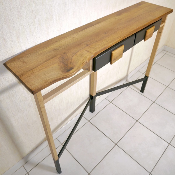 Table / Console…
